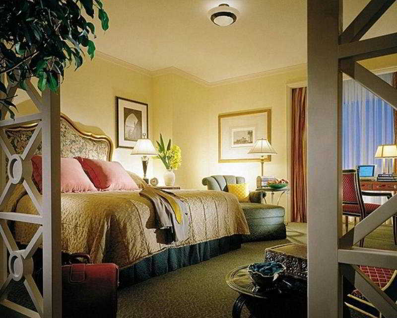 Four Seasons Cairo At The First Residence Giza Cameră foto A guest room at the Hilton Anatole